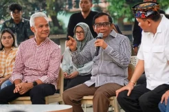 Momen Mahfud MD Berziarah ke Makam Ayah di Madura: Kenangan Terindah