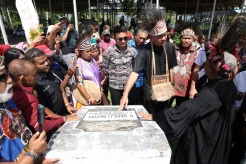 Kunjungi Tempat Bersejarah...