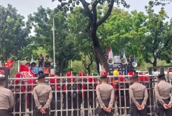 Buruh Kembali Demo di Balai Kota DKI Jakarta Jelang Pengumuman UMP 2024