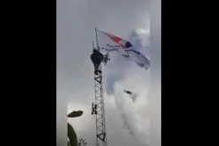 Militansi Kader Perindo Madiun, Pasang Bendera di Atas Tower Berketinggian Puluhan Meter