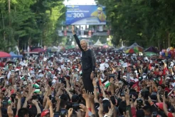 Lautan Manusia Penuhi Jalan Sehat Capres Ganjar Pranowo di Makassar
