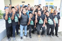 Meriah! Mahfud MD dan HT Disambut Simpatisan di Jember