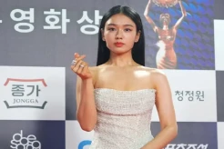 Gaun Ahn Eun Jin Melorot...