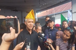 Ganjar Pranowo Ajak Masyarakat Bantu Korban Erupsi Gunung Marapi