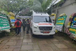 Mobil Jenazah Tiba di Rumah Duka Jenazah Mantan Kepala BNPB Doni Monardo