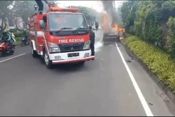 Empat Kendaraan Terlibat Kecelakaan di Serpong Tangsel, Satu Mobil Terbakar