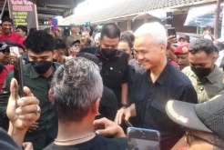 Warga Sambut Antusias Ganjar di Bekasi, Teriakan Ganjar Presiden Menggema