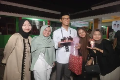 Ultah ke-22, Alam Ganjar Dapat Hadiah dari Santriwati Ponpes Nurul Huda Bekasi