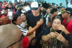 Ganjar Datang ke Karawang, Relawan Pendukung Teriak Menang 1 Putaran