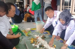 Kunjungi Kampung Sukamandi, Caleg Perindo Deden Samsudin Ngaliwet Bareng Warga