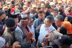 Blusukan ke Pasar, HT Temukan Ketimpangan: Pemerintah Harus Berani Ambil Kebijakan