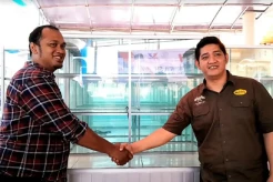 Bagikan Etalase Gratis ke Emak-emak, Anggota DPRD Kota Jambi dari Partai Perindo Didoakan Jadi Dewan Lagi