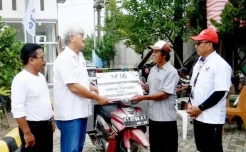 Caleg Perindo Nataliano Ovani Tambajong Bagikan Gerobak UMKM Gratis di Balikpapan