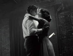 CERMIN: Leonard Bernstein dan Bradley Cooper Menantang Kenyamanan Diri