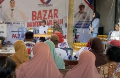 Caleg Perindo Venna Melinda Salurkan Ratusan Sembako di Blitar