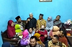 Momen Ganjar Menginap di Rumah Alumnus SMK Jateng Diwarnai Tangis Bahagia