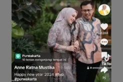 Mantan Istri Dedi Mulyadi Posting Suami Barunya, Fotonya Mesra Banget