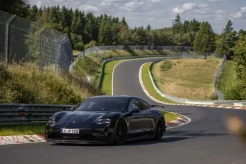 Taycan Jadi Mobil Listrik Porsche Tercepat di Sirkuit Nurburgring