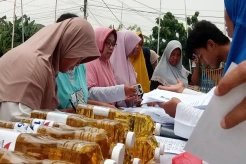 Rela Antre Tebus Murah Minyak Goreng, Warga Cibitung Bekasi: Partai Perindo Sangat Membantu