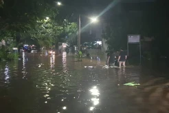 Banjir Putus Akses Keluar Masuk Perumahan Panorama Serpong