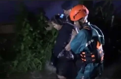 Tim SAR Evakuasi Ibu Hamil yang Terjebak Banjir di Parepare
