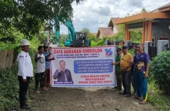 Caleg Perindo OKU Andaran Simbolon Penuhi Permintaan Warga Perbaiki Jalan Pakai Dana Pribadi