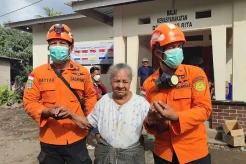 Tangisan Histeris Pecah saat Evakuasi Menegangkan Korban Erupsi Gunung Lewotobi