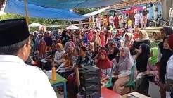 Caleg Perindo Gelar Bazar Murah, Ratusan Warga Bandung Antusias Antre di Bawah Guyuran Hujan