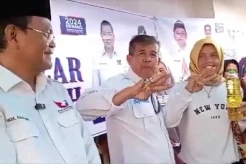500 Liter Minyak Goreng Murah Caleg Perindo Ludes Diserbu Warga Pacet