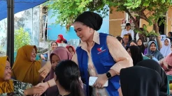Caleg Perindo Sinta Aprida Jalin Silaturahmi dengan Warga Pesisir Bangka Selatan