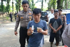 Polisi Gerebek Gubuk...