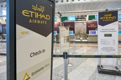 Cek Fakta: Penumpang Etihad Nangis Diperlakukan Kasar dan Gagal Terbang karena Bagasi