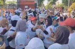 Venna Melinda Pro-Aktif Kenalkan Gerobak Perindo di Kediri