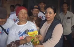 Bazar Minyak Goreng Murah Caleg Ratih Purnamasari di Subang Diserbu Warga