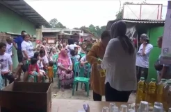 Caleg DPR RI Perindo Ratih Purnamasari Gelar Bazar Minyak Goreng Murah di Subang