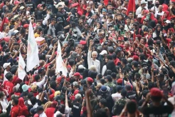 Lawan Penindasan, Ganjar: Kalau Tidak Punya Peluru, Pakai Kekuatan Tinju Rakyat