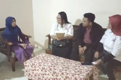 Warga Kediri Terima Klaim KTA Perindo Berasuransi dari Caleg Jeannie Latumahina