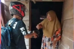Viral! Emak-Emak Ini...