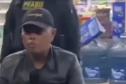 Viral Pria Mabuk Tawarkan...