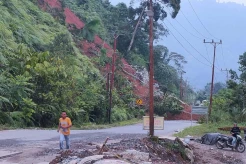 Hujan Deras, Material Longsor Tutup Jalan Nasional Bangko Kerinci