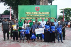 Bersama Perempuan Jenggala, Persit Gelar Bazar Murah Sembako di Sulsel