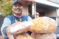 Kisah Mukhlasin, Pedagang Tempe Keliling yang Sukses Antar Putranya Bisa Kuliah ke Jepang