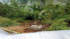 Ngeri! Kios Tambal Ban dan Bensin Eceran Terjun Masuk Jurang 70 Meter
