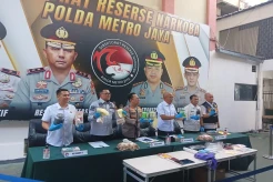 Selundupkan Kokain Cair,...