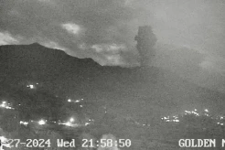 Gunung Marapi Erupsi Muntahkan Abu Vulkanik 1.500 Meter, Warga Agam Gemetar