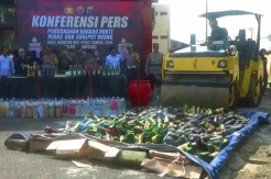 Polres Bojonegoro Musnahkan 354 Botol Miras, Hasil Operasi Pekat Bulan Ramadan