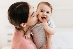 Jangan Cium dan Cubit Pipi Bayi saat Lebaran, Begini Penjelasan Dokter