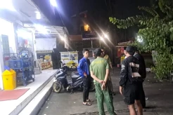 Penjual Bensin Eceran...