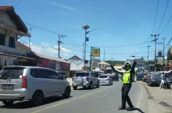 H-3 Lebaran Jalur Limbangan-Malangbong Garut Dipadati Pemudik, Polisi Tetapkan 15 Kali One Way