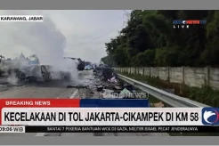 Kecelakaan di Ruas Tol Cikampek KM 58 Karawang, 2 Mobil Terbakar